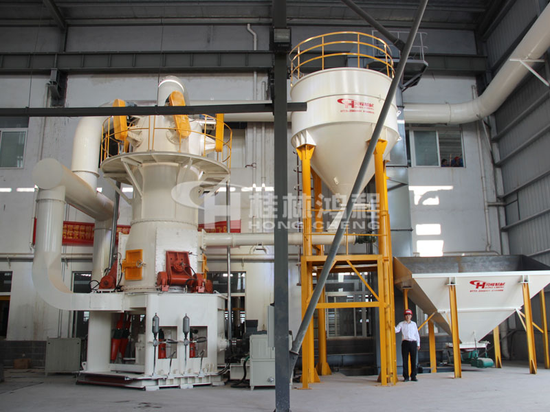 石墨電極的用途，超細(xì)磨粉機，炭素磨粉機，超細(xì)立磨，超細(xì)立式磨粉機，磨粉機價格，磨粉機械，磨粉設(shè)備，桂林鴻程