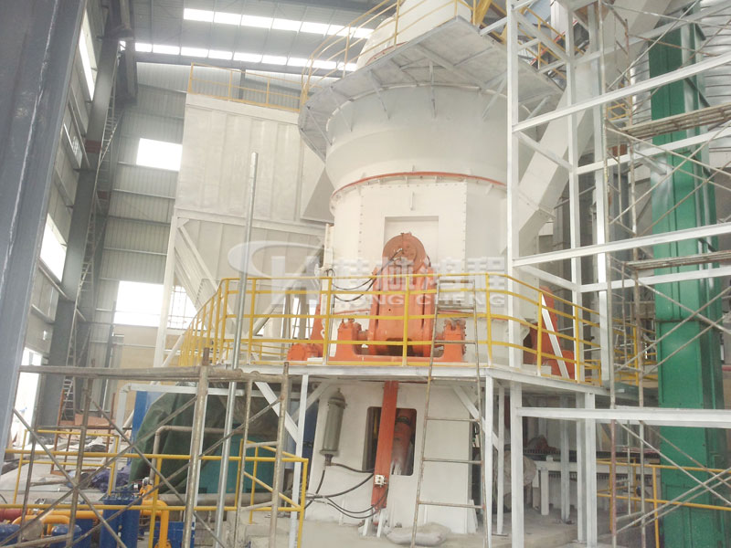 石墨陽極板，立式磨粉機，炭素磨粉機，立磨，磨粉機械，磨粉設(shè)備，磨粉機價格，桂林鴻程