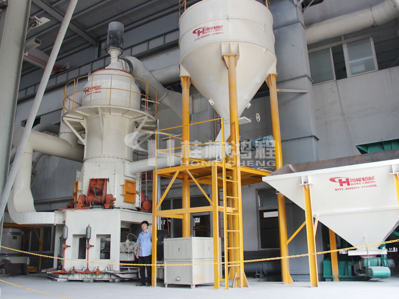 碳酸鈣生產設備，超細立式磨粉機，超細立磨，超細磨粉機，碳酸鈣磨粉機，磨粉機械，磨粉設備，磨粉機廠家，桂林鴻程