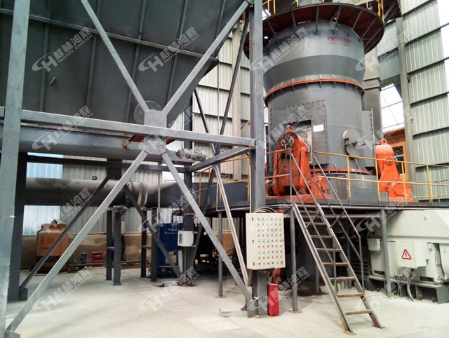 新疆立磨鐵，鐵礦磨粉機，立式磨粉機，立磨客戶現(xiàn)場