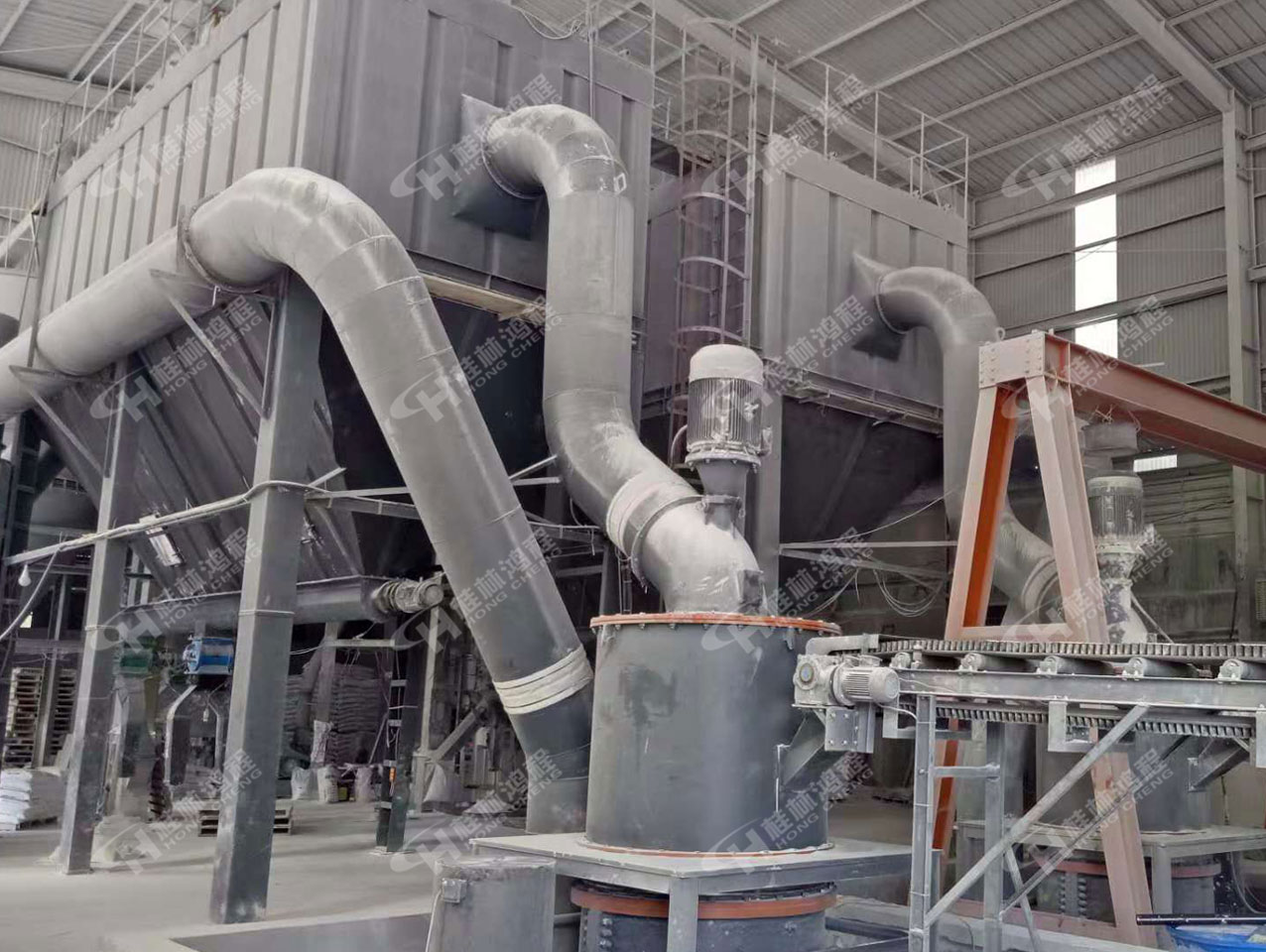 煤矸石超細(xì)磨粉機(jī)，煤矸石磨粉機(jī)，超細(xì)環(huán)輥磨粉機(jī)，超細(xì)環(huán)輥磨，超細(xì)磨粉機(jī)，磨粉機(jī)廠家，客戶現(xiàn)場