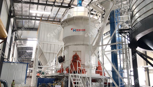 凹凸棒土涂料，凹凸棒土磨粉機，立式磨粉機，立式磨粉機生產(chǎn)線，立磨，立式磨，磨粉機廠家，客戶現(xiàn)場