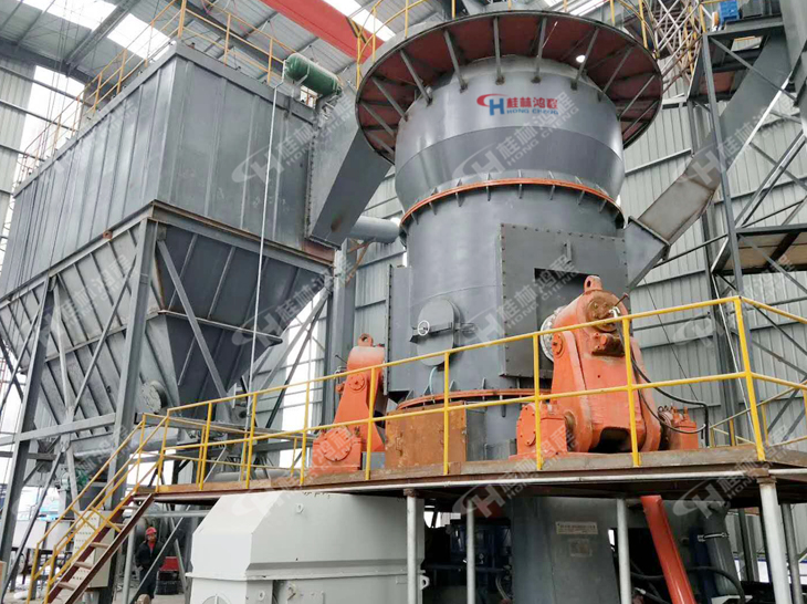 立式磨粉機(jī)，煅后瀝青焦，瀝青焦磨粉機(jī)，立式磨，立磨，磨粉機(jī)廠家，客戶現(xiàn)場(chǎng)