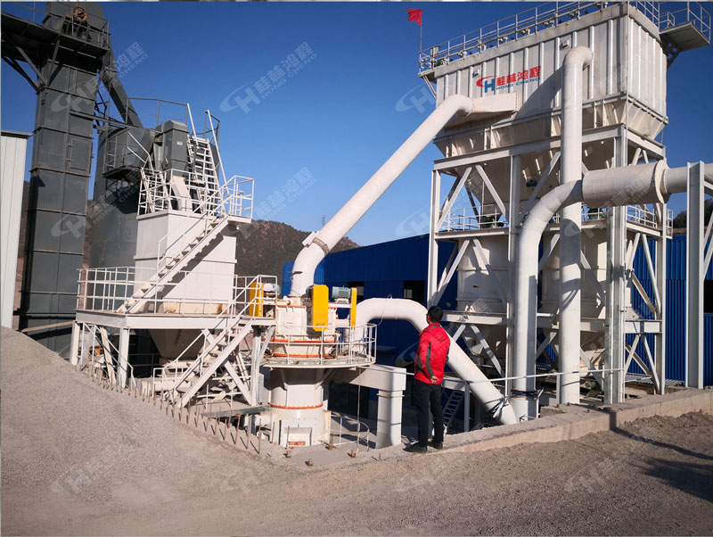 鋁鎂高鈣粉300目超細(xì)磨粉機(jī)，鋁鎂高鈣粉300目，300目超細(xì)磨粉機(jī)，超細(xì)立磨，超細(xì)立式磨粉機(jī)，磨粉機(jī)廠(chǎng)家