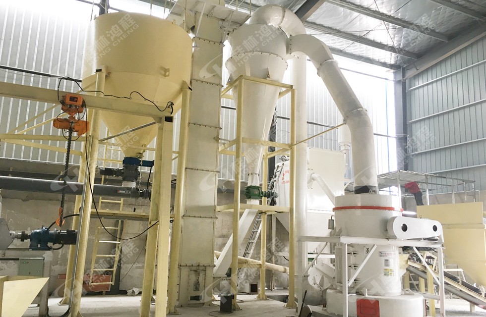 雷蒙磨5r一小時磨多少噸石灰？桂林鴻程5R4121雷蒙磨粉機產粉達9噸