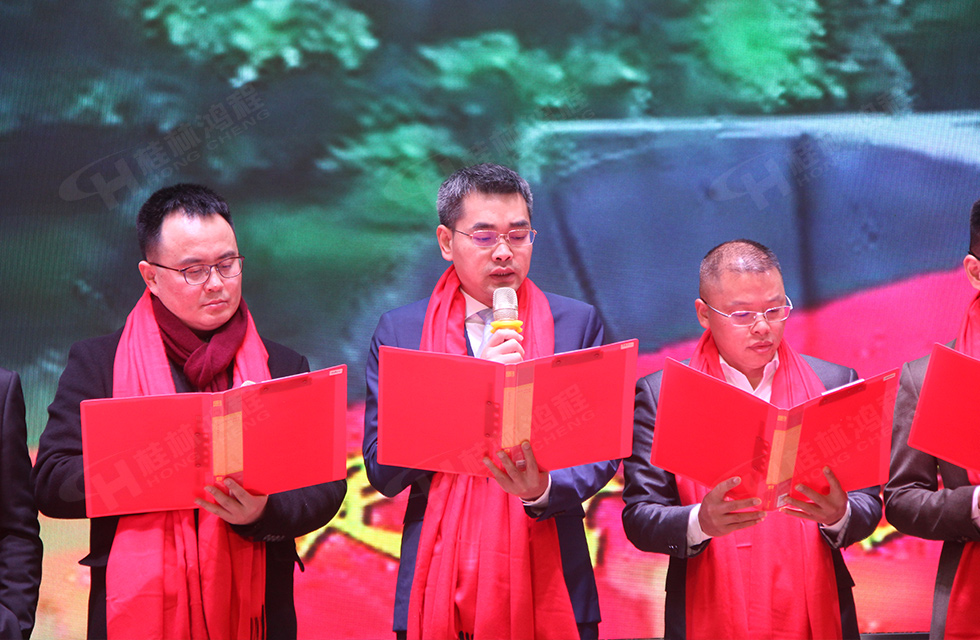 金牛辭舊歲，猛虎迎春來。搭著歡樂的時光列車，我們一起歡送碩果累累的2021年，迎來了嶄新的2022年。1月26日，我們歡聚一堂，在歡聲笑語、載歌載舞中迎接新春，“立足新鴻程開創新局面”桂林鴻程2021年年終總結表彰會由此開始！