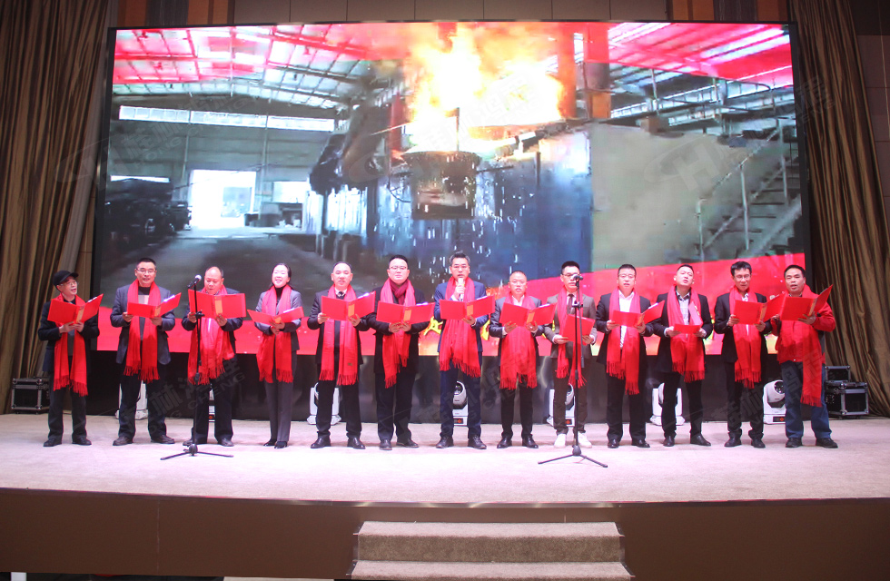 金牛辭舊歲，猛虎迎春來。搭著歡樂的時光列車，我們一起歡送碩果累累的2021年，迎來了嶄新的2022年。1月26日，我們歡聚一堂，在歡聲笑語、載歌載舞中迎接新春，“立足新鴻程開創新局面”桂林鴻程2021年年終總結表彰會由此開始！